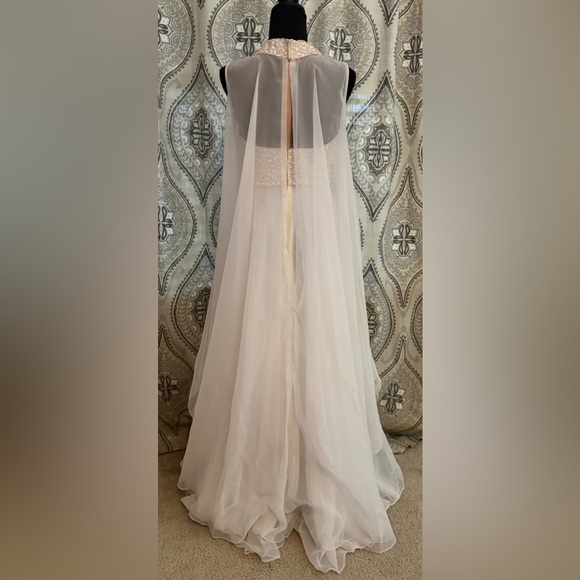 Stunning Vintage 1970’s White Chiffon Gown by the legendary Mike Benet. Size 8 - Picture 5 of 16